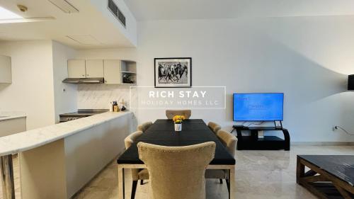 Canal View 2BR & Maid Room in KG Tower, Dubai Marina, Dubaj (fotografie 9)