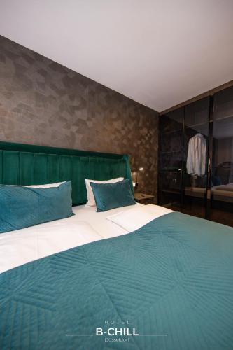 Deluxe Double Room with Balcony image 9