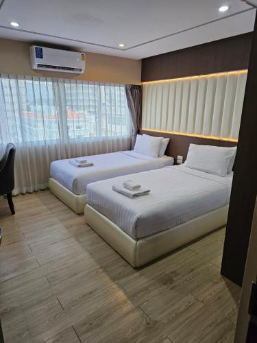 room detail thumbnail 1