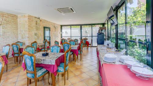 طعام و مشروبات, Hotel Pizarro in أومانيس دي مدريد