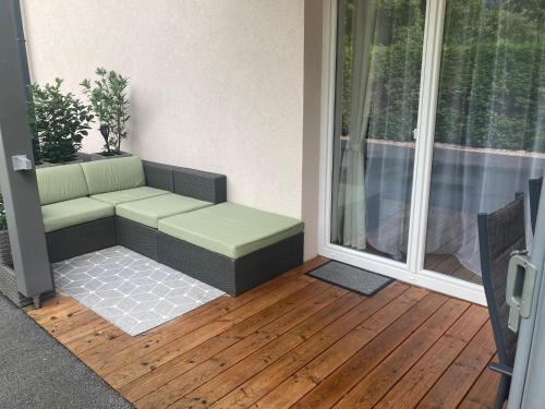 陽台/露台, DESIGN LODGE - Apartment with Terrace in Tyrol, presendet by AlpenLuxus in 克拉姆薩赫