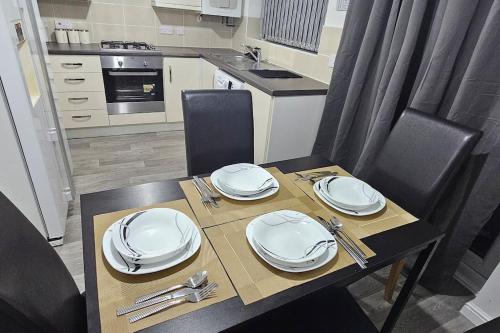 New Luxury 3 Bedroom House Next To COOP Stadium & Man City Stadium, Manchester (photo 6)