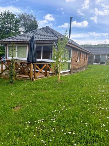 2 bedrooms, 5 beds