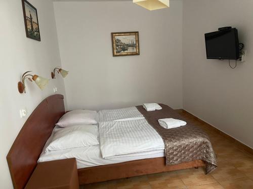 Family Room image 5