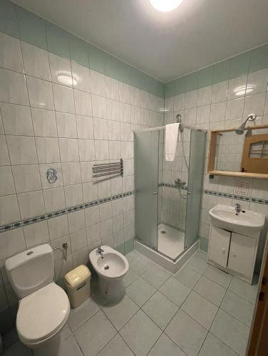 Family Room image 4