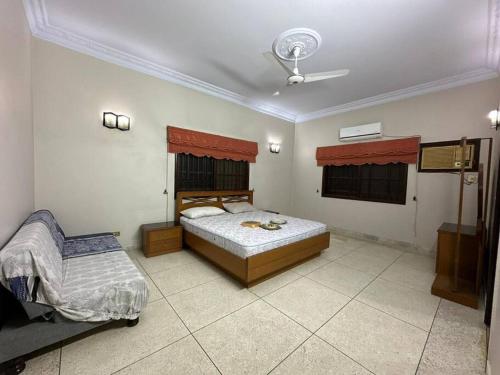 spacious family home in the city - image 5