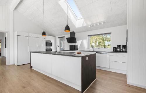 keuken, Lovely Home In Rømø With Sauna in Romo Kirkeby