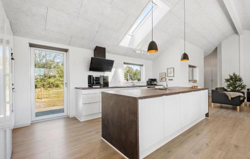 keuken, Lovely Home In Rømø With Sauna in Romo Kirkeby