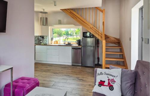 Gorgeous Home In Wapnica With Wifi