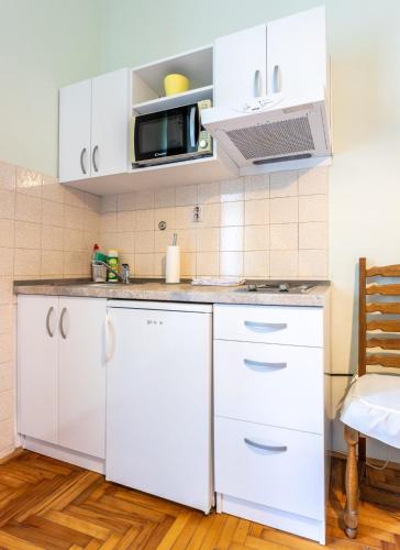 Traditional Dalmatian apt 3 min walk to beach, Split (photo 8)