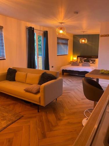 Cozy Cabin with Modern Comforts Cozy Cabin with Modern Comforts