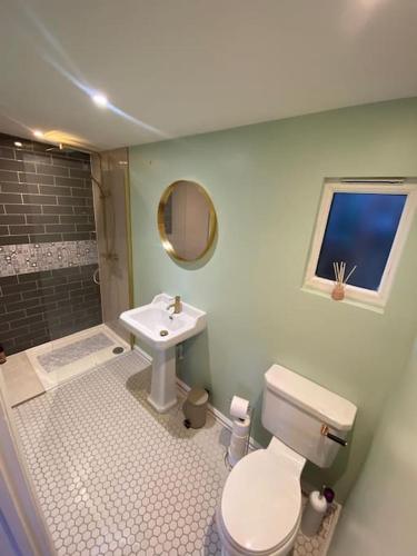 Cozy Cabin with Modern Comforts Cozy Cabin with Modern Comforts