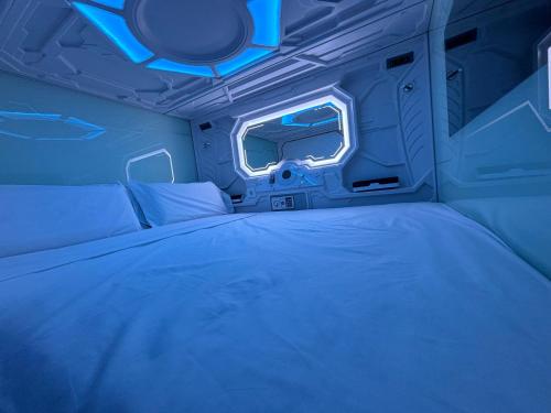 Capsule Deluxe Double Room room in Futurotel Sevilla