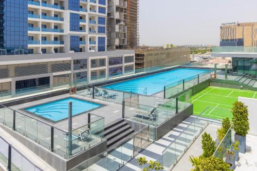 VayK - Spacious 2 BD Near Park and Mall in Dubai Hills - main image