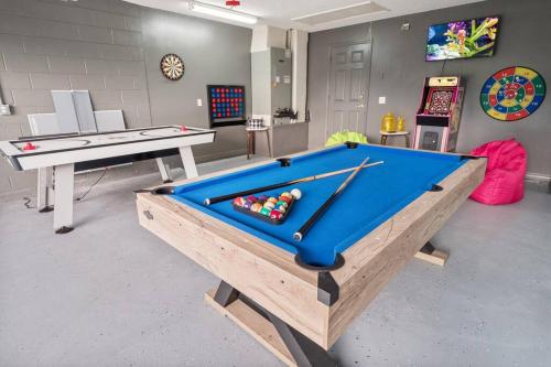 Paradise Point -Waterfront-Pool-Hot Tub-Dock-Game Room in Palm Coast, USA