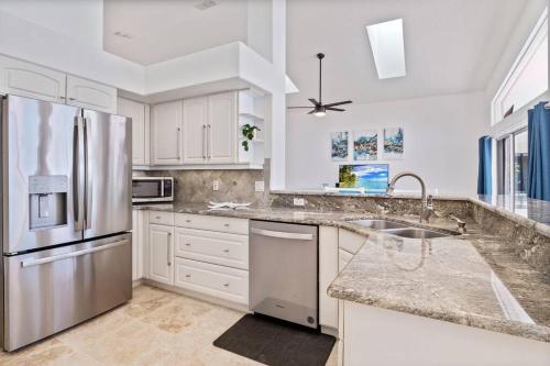 Paradise Point -Waterfront-Pool-Hot Tub-Dock-Game Room in Palm Coast, USA