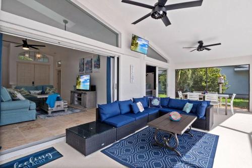 Paradise Point -Waterfront-Pool-Hot Tub-Dock-Game Room in Palm Coast, USA