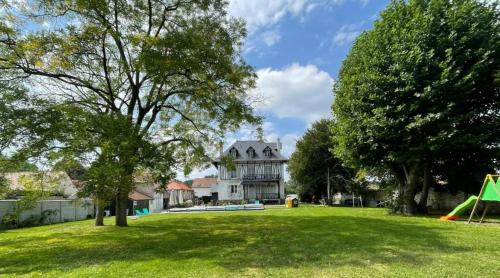 Grande Villa avec piscine à une heure de Paris gîte à louer Saint-Quentin-sur-Allan