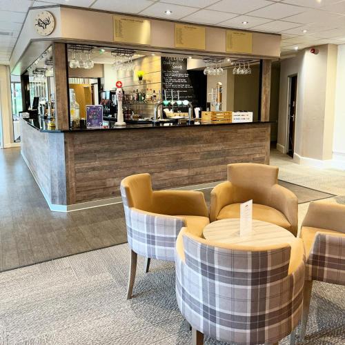 ผับ/เลาจน์, The Chase Golf & Country Club in แคนน็อค