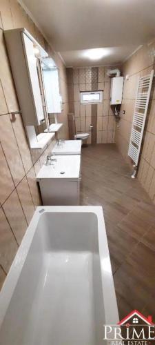One-Bedroom Deluxe Apartment