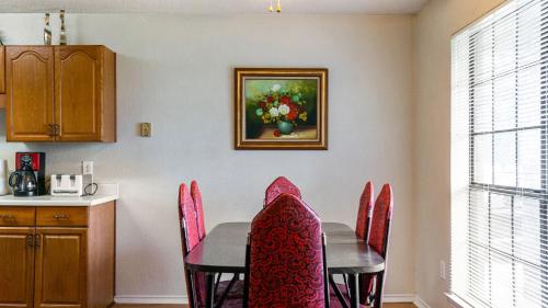 Cozy 3BR Home with Spacious Yard in Oak Point in Oak Point, USA