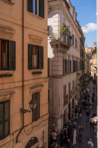 Home at Rome Luxury Navona Suites - image 9