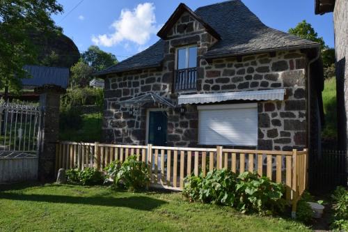 Gîte 4 personnes dans le Cantal Animaux bienvenus gîte à louer Saint-Cirgues-de-Jordanne