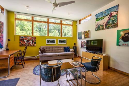 Cobalt Corner Dog-friendly Free Parking in Asheville, USA