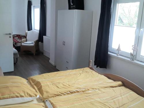 Ferienwohnung 70 , Gersfeld Rhön , Ortsmitte , frisch saniert , Gästehaus Mierdel (Ferienwohnung 70 , Gersfeld Rhon , Ortsmitte , frisch saniert , Gastehaus Mierdel) in 格爾斯費爾德/羅恩