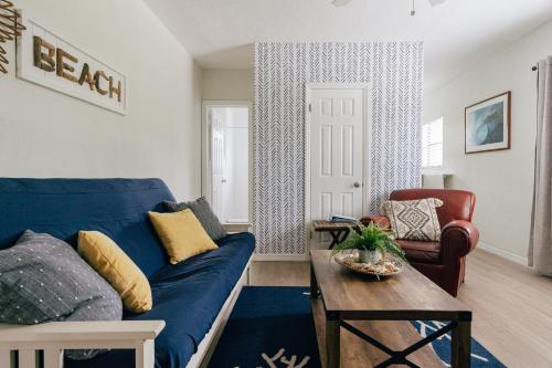 One bedroom private apartment two blocks to Beach! in Pompano Beach, USA