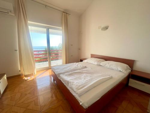 Studio Apartment with Sea View image 9