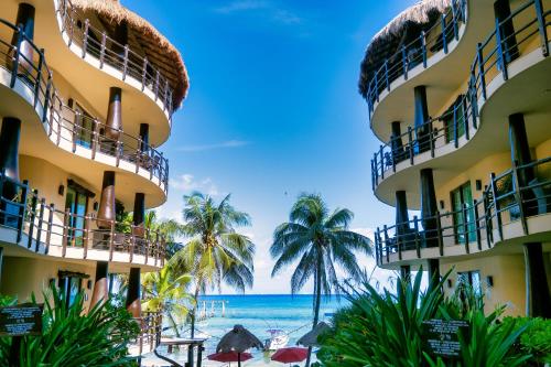 El Taj Oceanfront and Beachside Condo Hotel