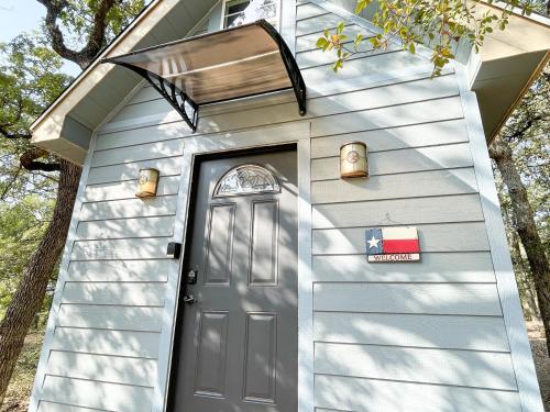 5 Blueberry Tiny Home by Vacation Your Way in Hico, USA