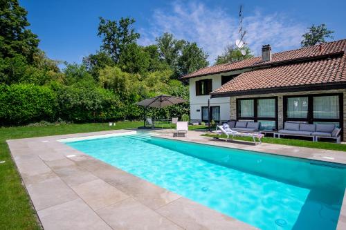 VILLA NOVELLI con Piscina e ampio Giardino gîte à louer Castelletto sopra Ticino