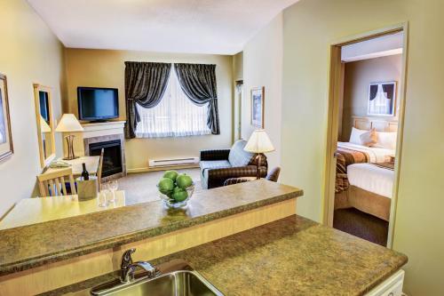 One Bedroom Suite with Two Double Beds