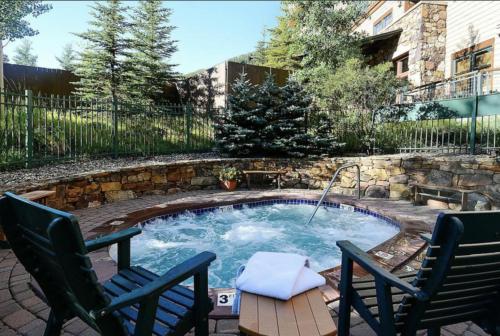 Zephyr Mountain Lodge 1417 - Ski In Ski Out Condo in Winter Park, USA