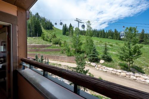 Zephyr Mountain Lodge 1417 - Ski In Ski Out Condo in Winter Park, USA