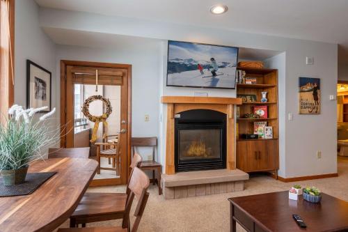 Zephyr Mountain Lodge 1417 - Ski In Ski Out Condo in Winter Park, USA