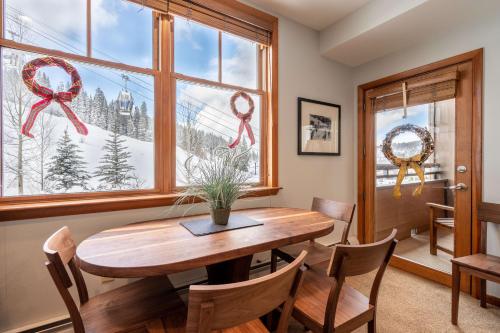 Zephyr Mountain Lodge 1417 - Ski In Ski Out Condo in Winter Park, USA
