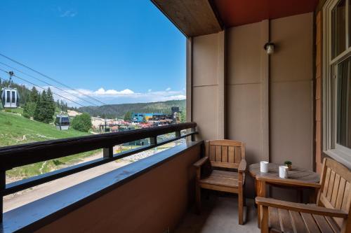 Zephyr Mountain Lodge 1417 - Ski In Ski Out Condo in Winter Park, USA