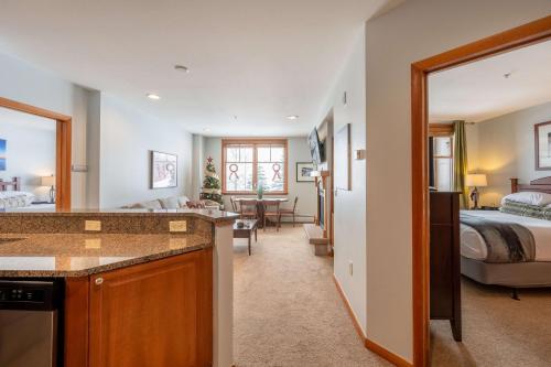 Zephyr Mountain Lodge 1417 - Ski In Ski Out Condo in Winter Park, USA