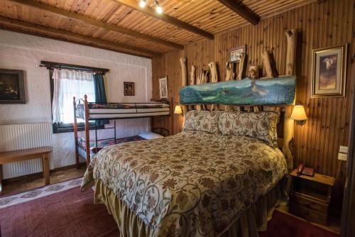 1 king bed, 1 twin bed, 1 sofa bed