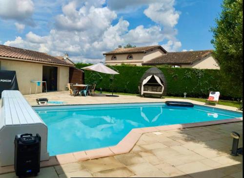 Villa spacieuse piscine Meet Toulouse Airbus gîte à louer Golf Club Seilh Toulouse