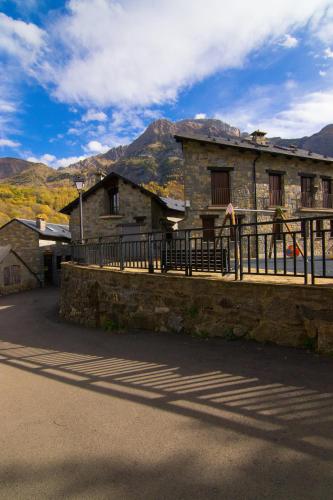 A szálláshely kívülről, Villa Hoz de Jaca in Bubal