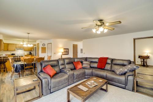 Henderson Home with Patio 1 Mi to Norfork Lake in Gamaliel, USA