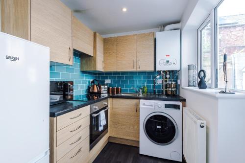 Strathcona House - 3 Bedroom - 3 Bathroom - Tap to explore photos