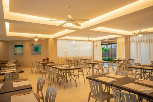 餐廳, 塔堡比智能酒店 (Tabaobi Smart Hotel) in 波爾圖嘎林海斯