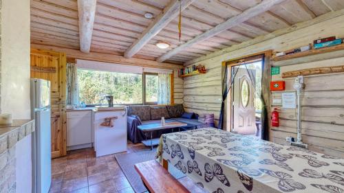 Holidayhouse with sauna and pond Leesoja puhkemaja in Kiraste