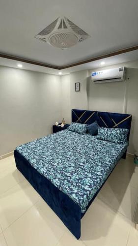 Luxe & Cozy Apartment In bahria town - image 5