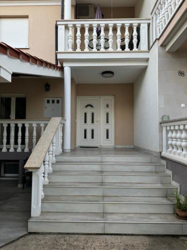 ทางเข้า, Apartment Letica 2 in สเวติ อันตอน